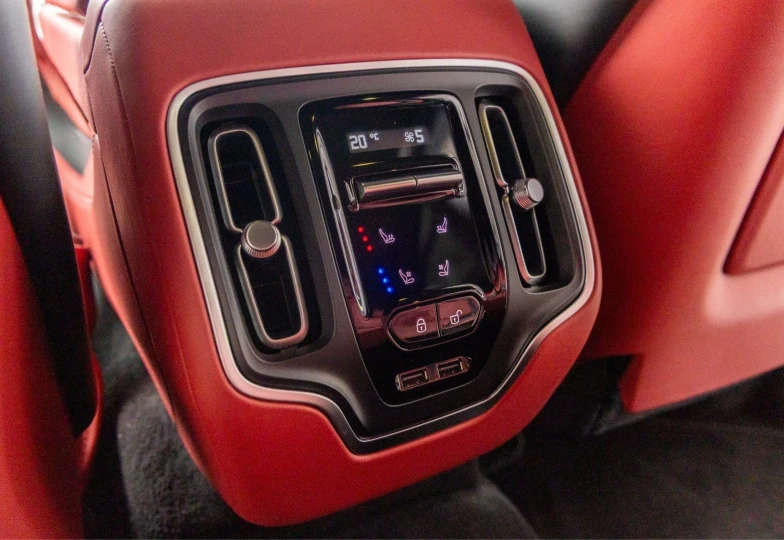 Aston Martin DBX White