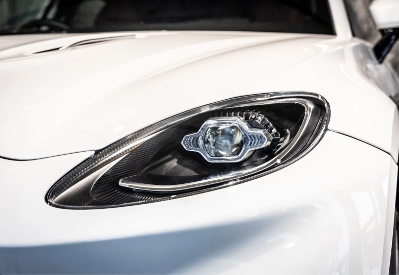 Aston Martin DBX White