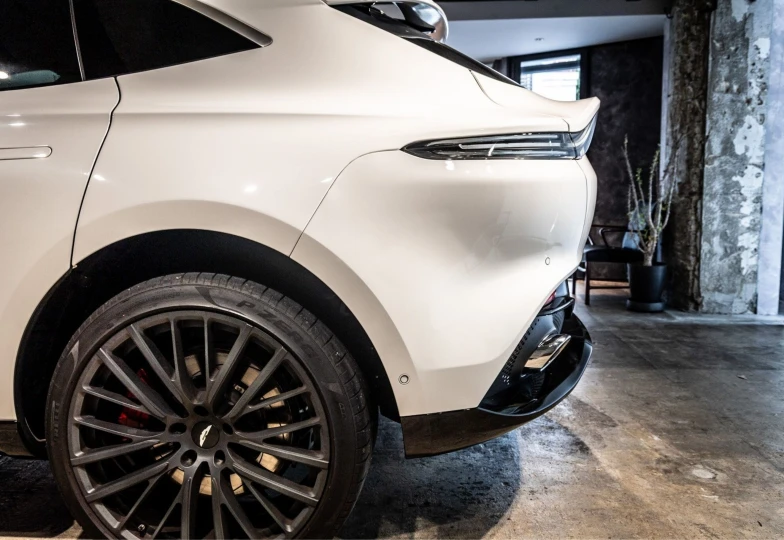 Aston Martin DBX White