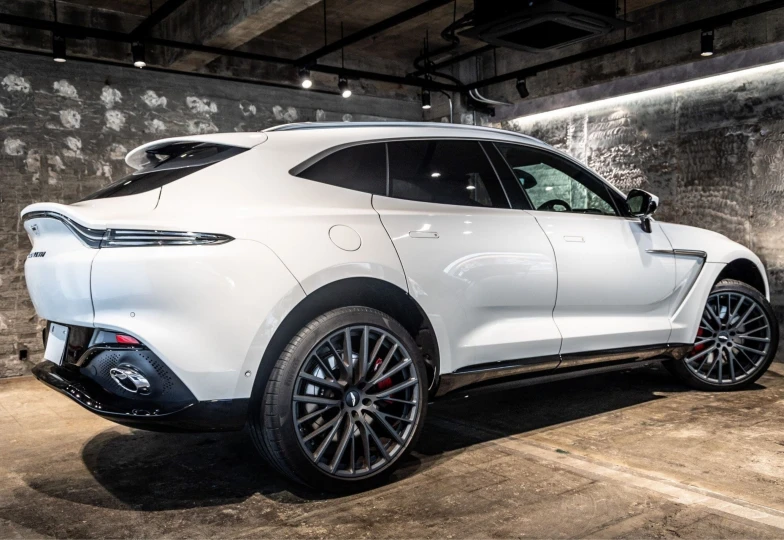 Aston Martin DBX White