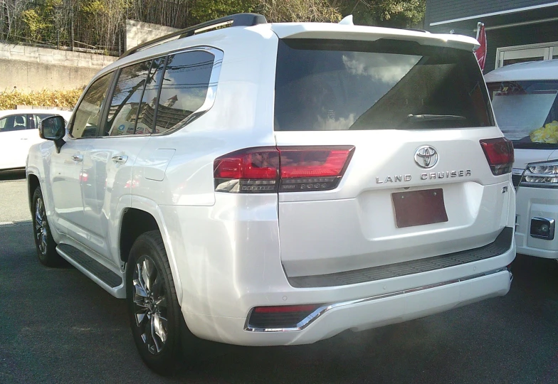 Toyota Land Cruiser White