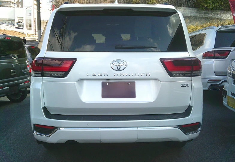 Toyota Land Cruiser White