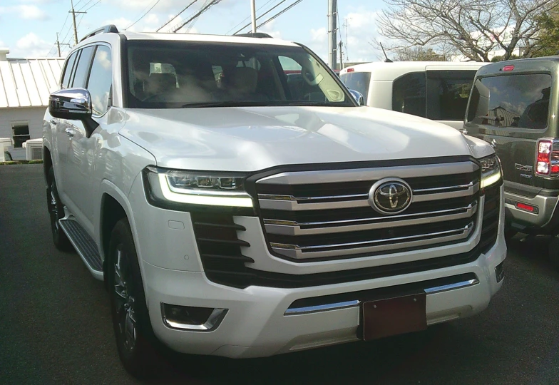 Toyota Land Cruiser White