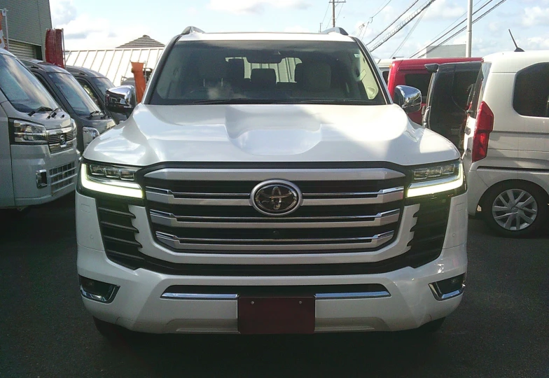 Toyota Land Cruiser White