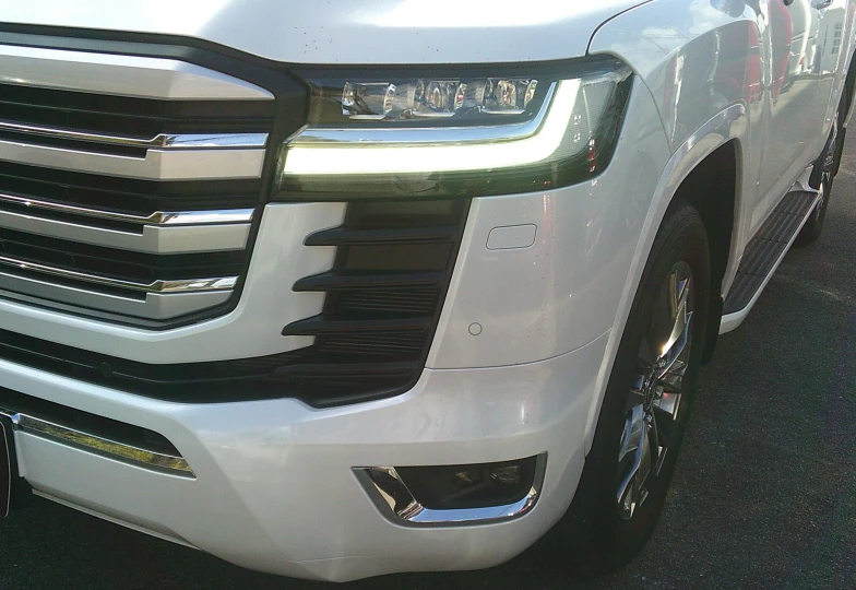 Toyota Land Cruiser White