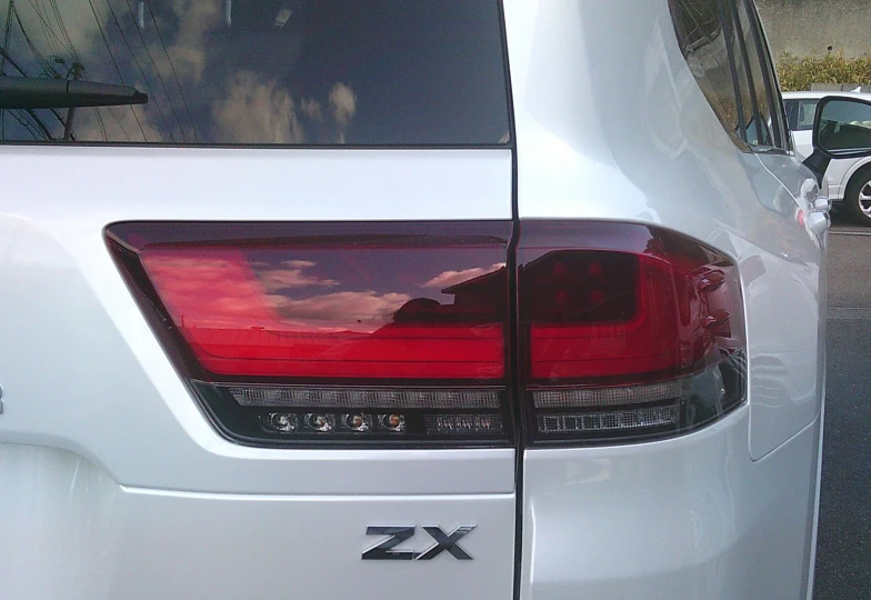 Toyota Land Cruiser White