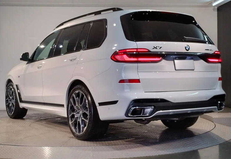 BMW X7 Белый