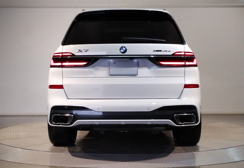 BMW X7 Белый