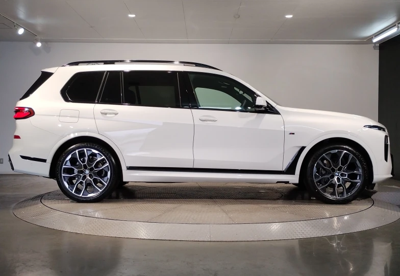 BMW X7 Белый