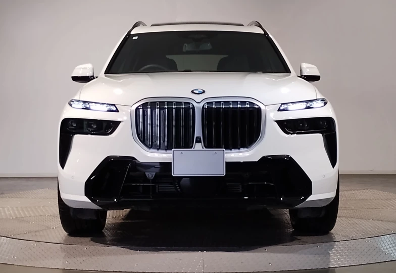 BMW X7 Белый