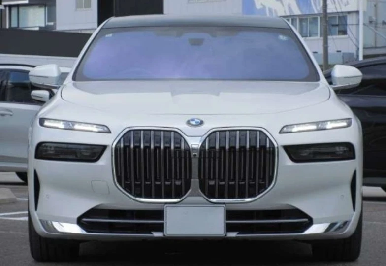 BMW 7 series White