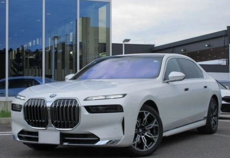 BMW 7 series White