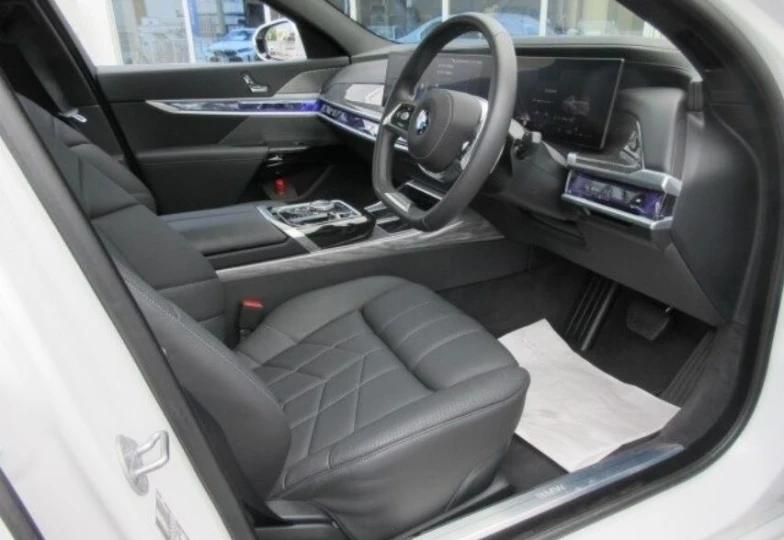 BMW 7 series White
