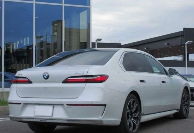 BMW 7 series White
