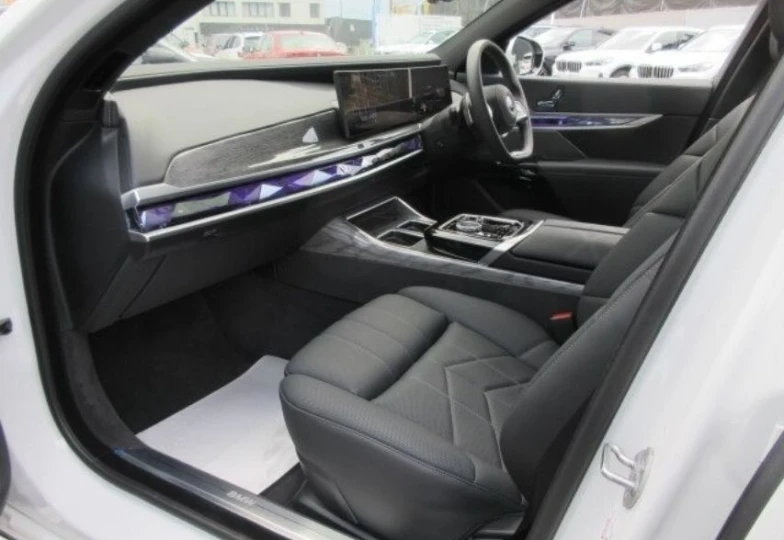 BMW 7 series White