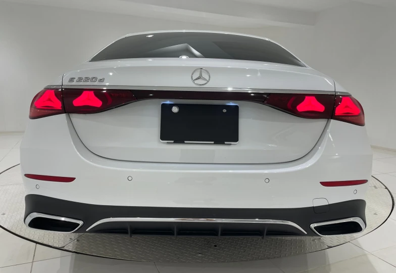 Mercedes E-class White