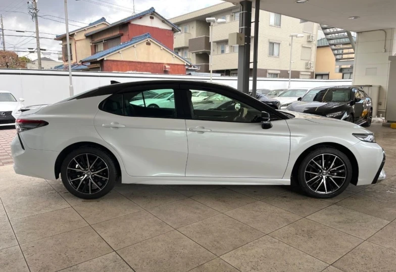 Toyota Camry White