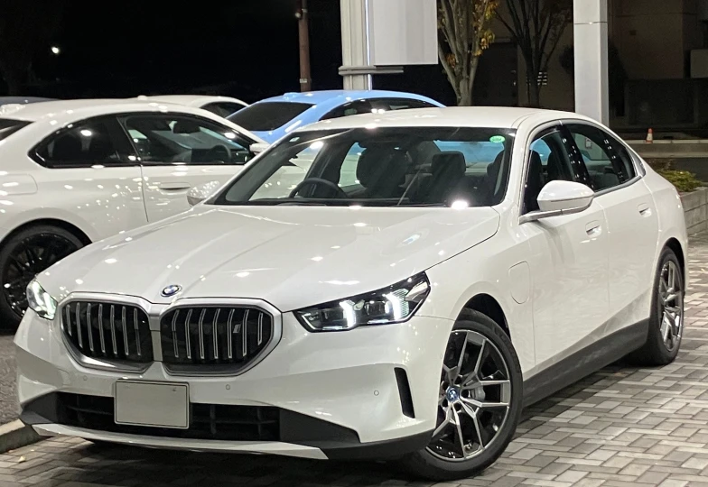 BMW i5 White