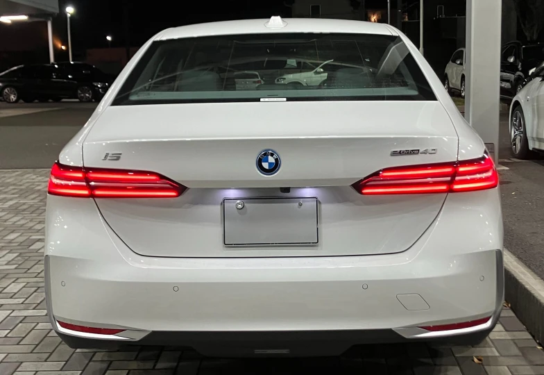 BMW i5 White