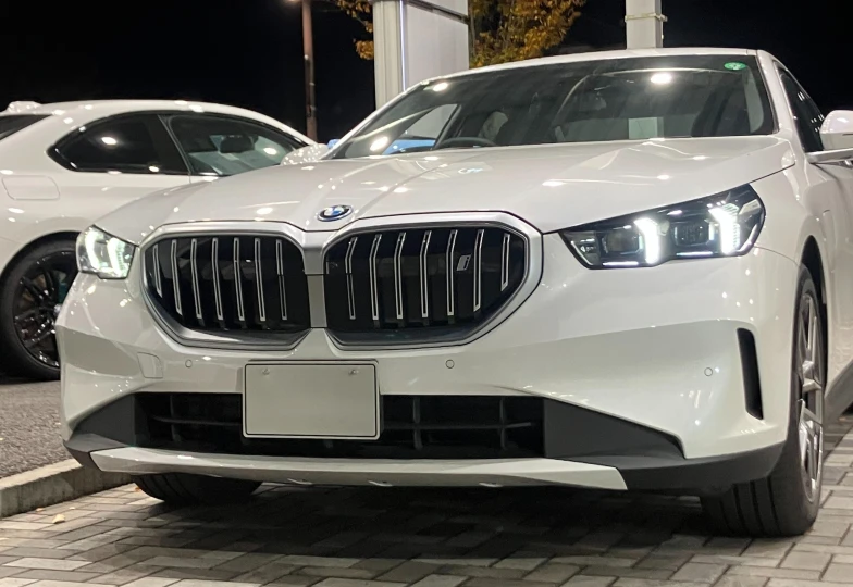 BMW i5 White