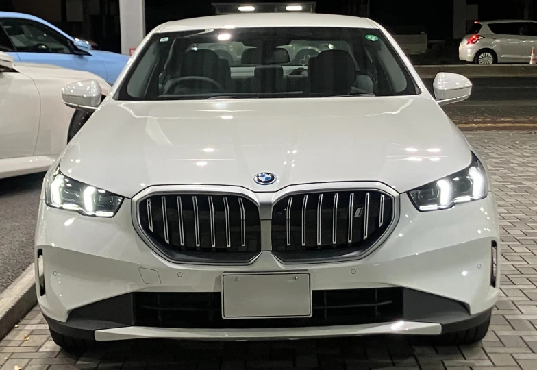 BMW i5 White