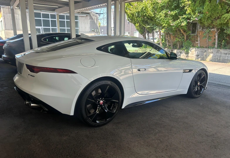 Jaguar F-Type Белый
