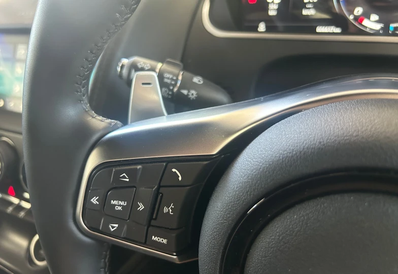 Jaguar F-Type Белый