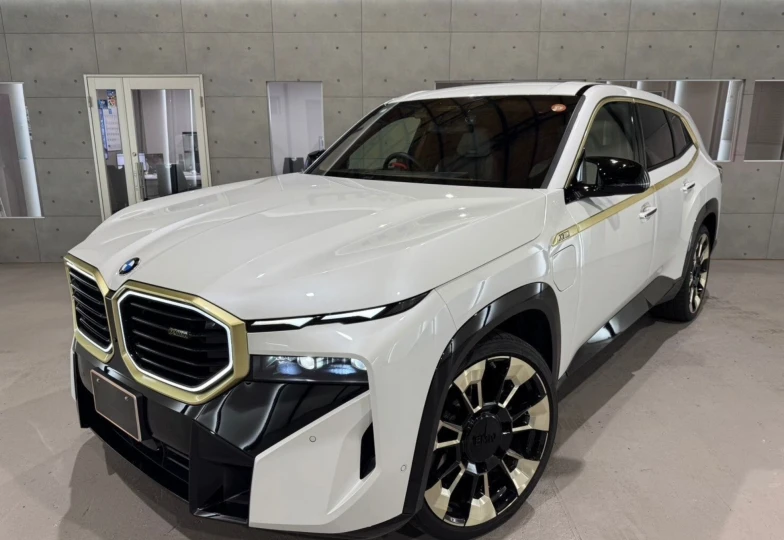 BMW XM White