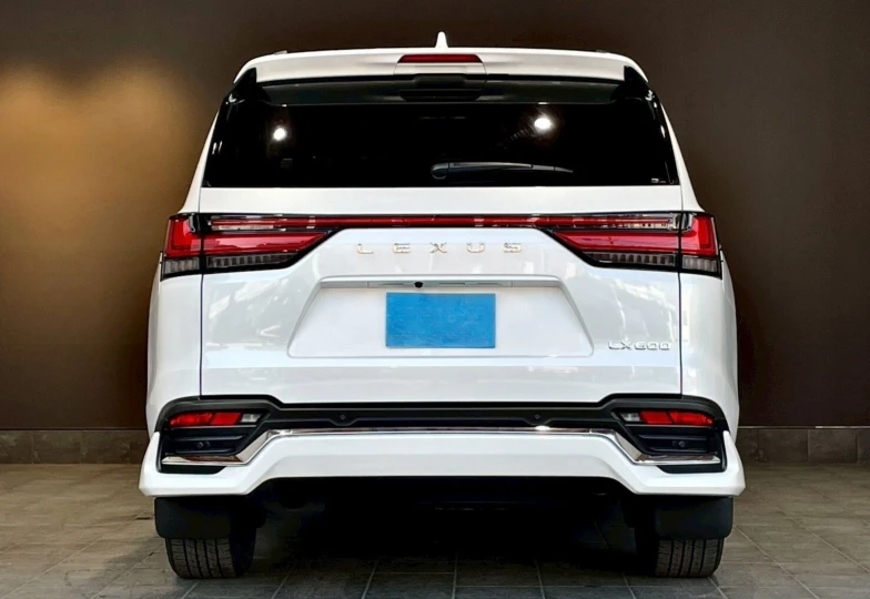 Lexus LX White