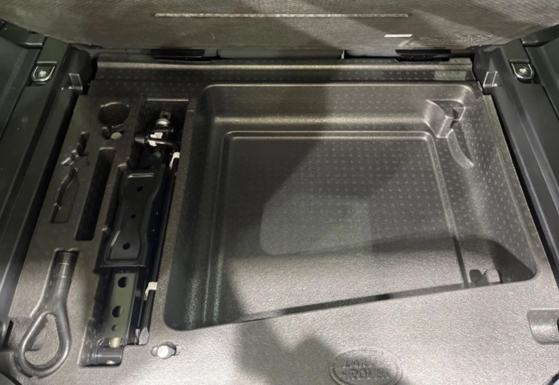 Land Rover Defender Grey