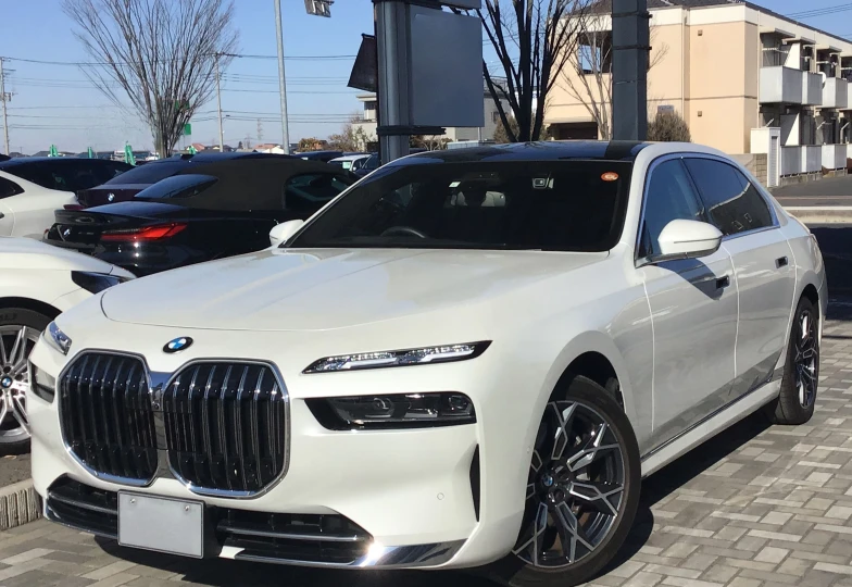 BMW 7 series White