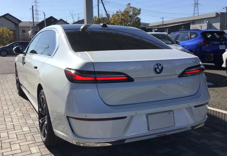 BMW 7 series White