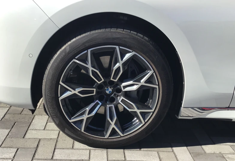 BMW 7 series White