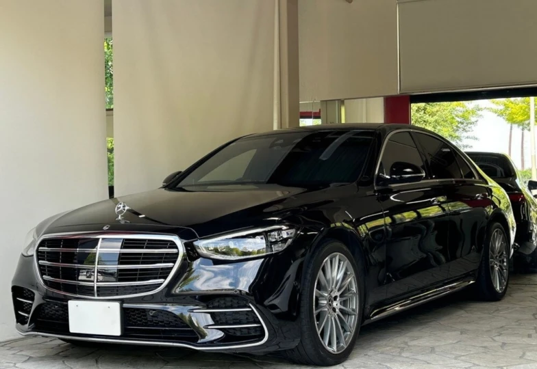 Mercedes S-class Black