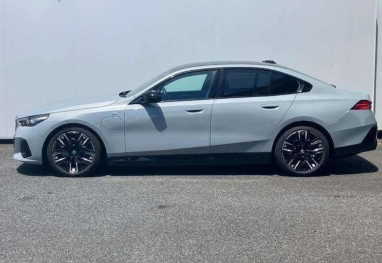 BMW i5 Grey