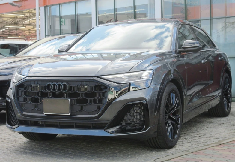 Audi SQ8 Черный