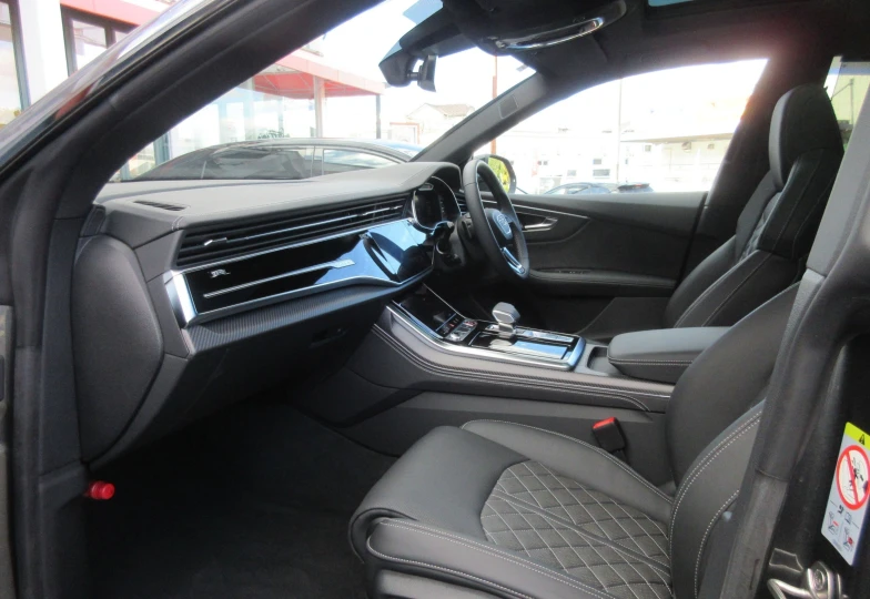 Audi SQ8 Черный