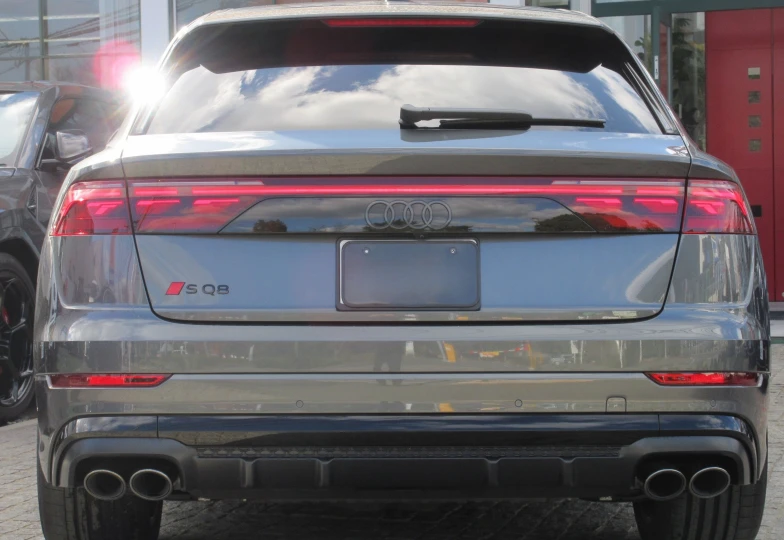 Audi SQ8 Черный