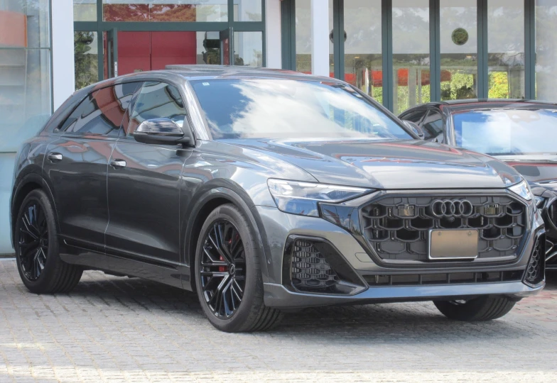 Audi SQ8 Черный