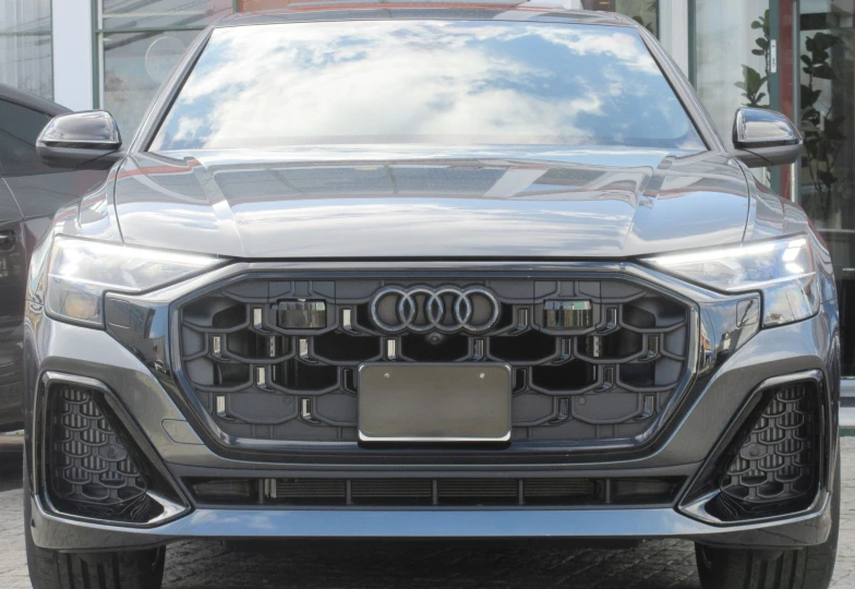 Audi SQ8 Черный