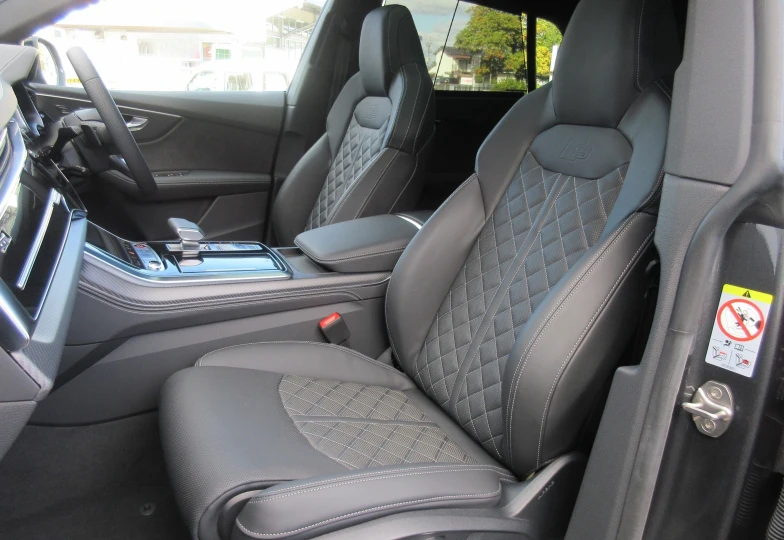 Audi SQ8 Черный