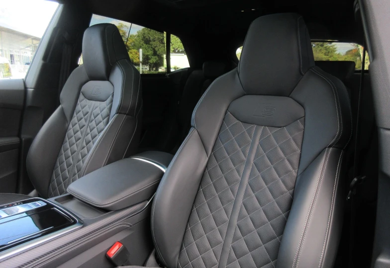 Audi SQ8 Черный