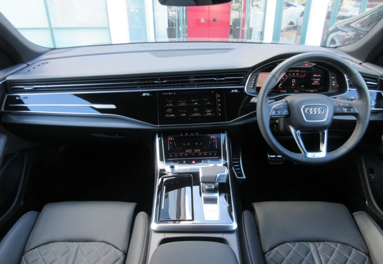 Audi SQ8 Черный