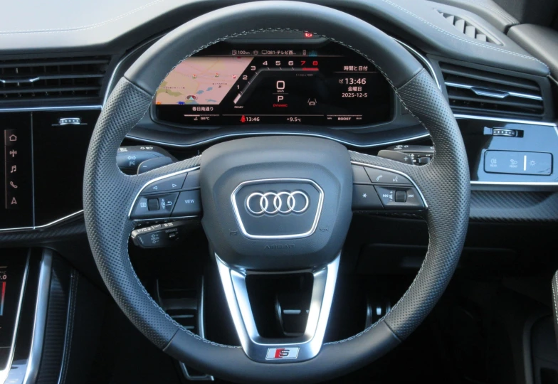 Audi SQ8 Черный