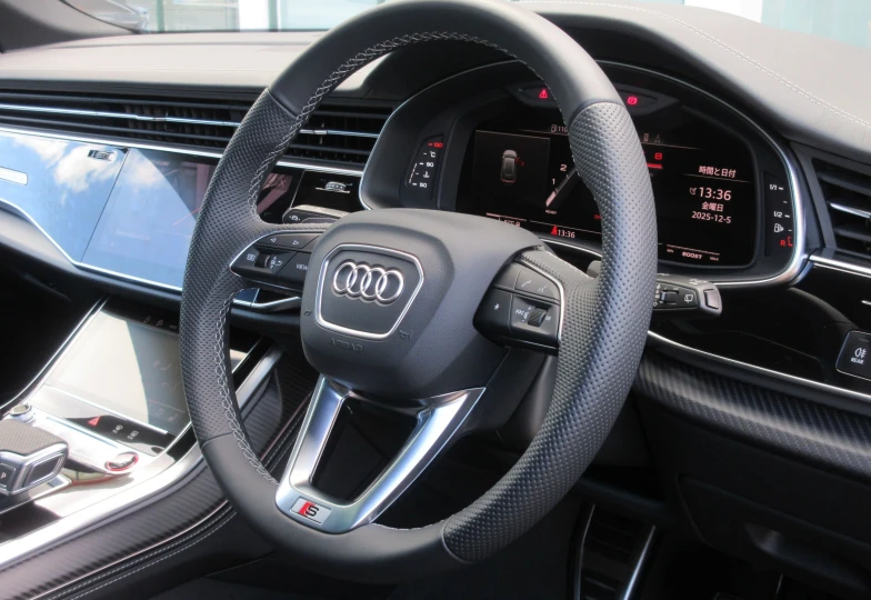 Audi SQ8 Черный