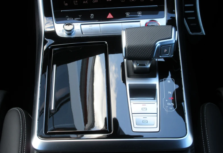 Audi SQ8 Черный