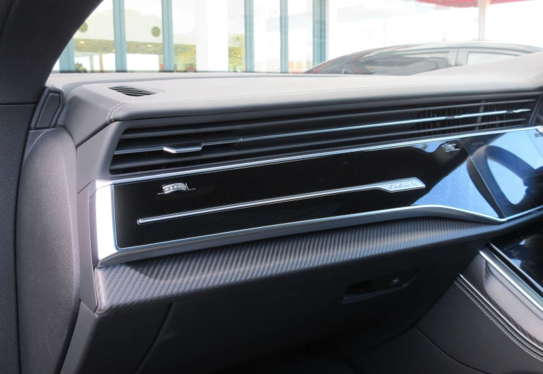 Audi SQ8 Черный
