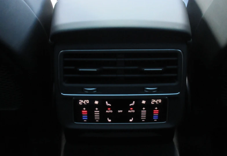 Audi SQ8 Черный