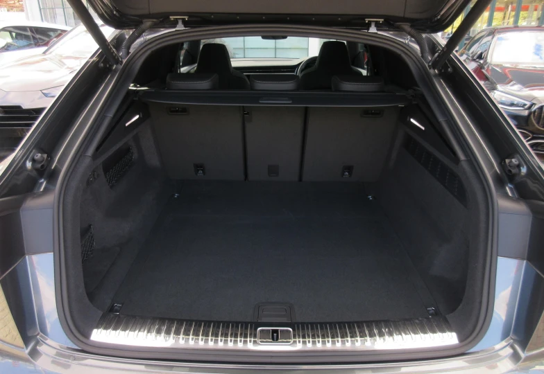 Audi SQ8 Черный