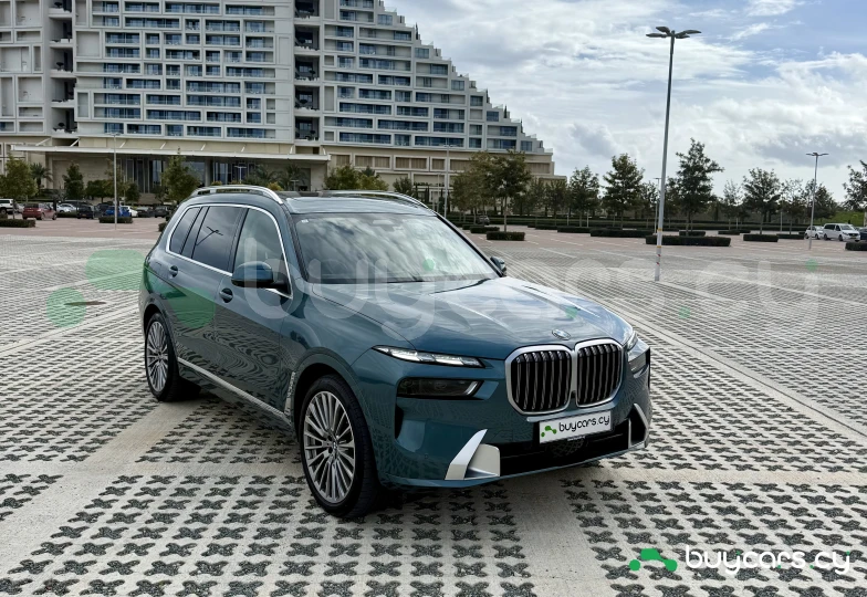 BMW X7 Blue